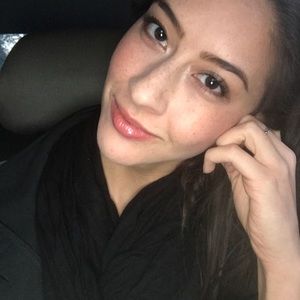 Meet your Posher, Juanita alaya